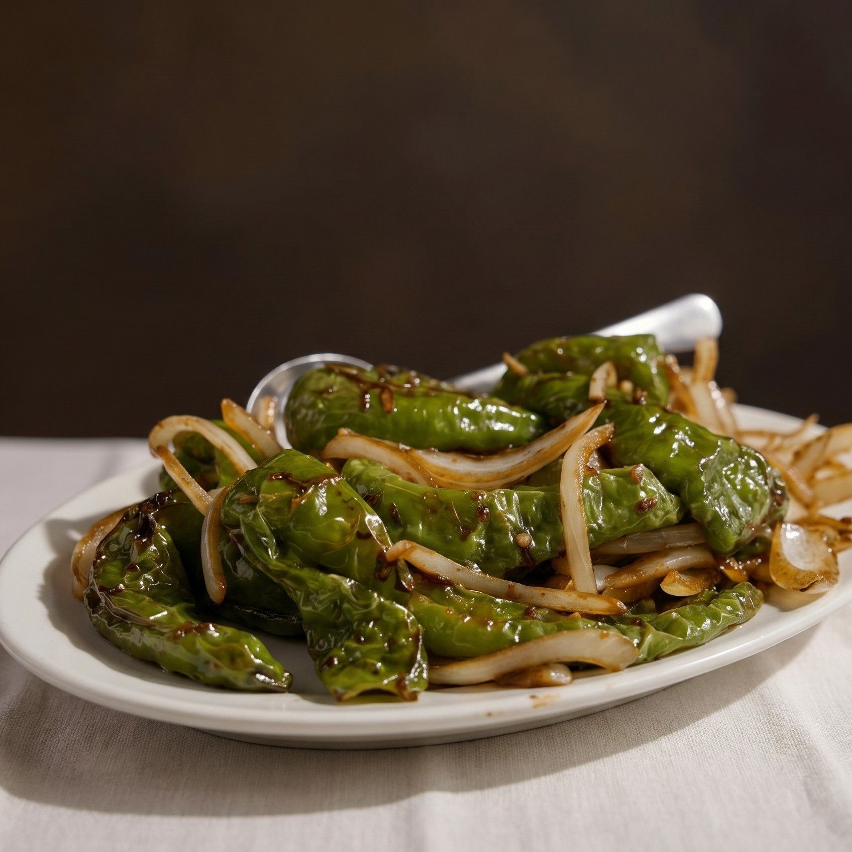 Stir-Fried Green Pepper with Onions / 青椒洋葱炒菜.