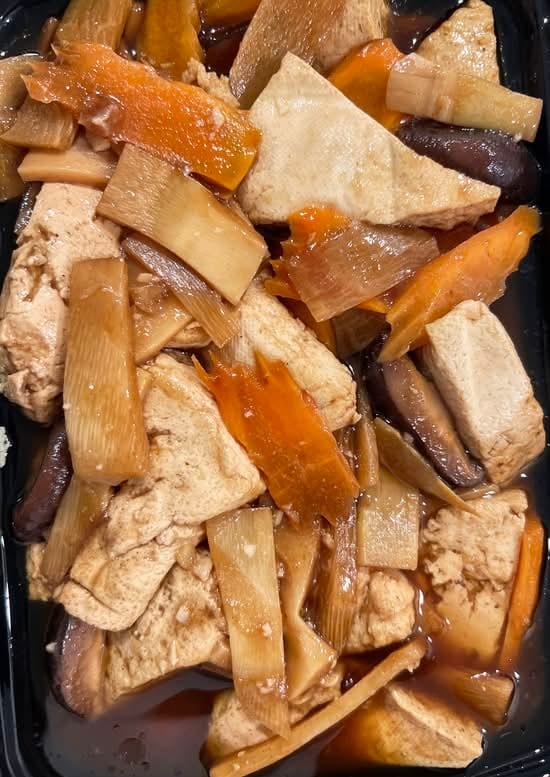 Homestyle Stir-Fried Tofu with Veggies / 家常豆腐.